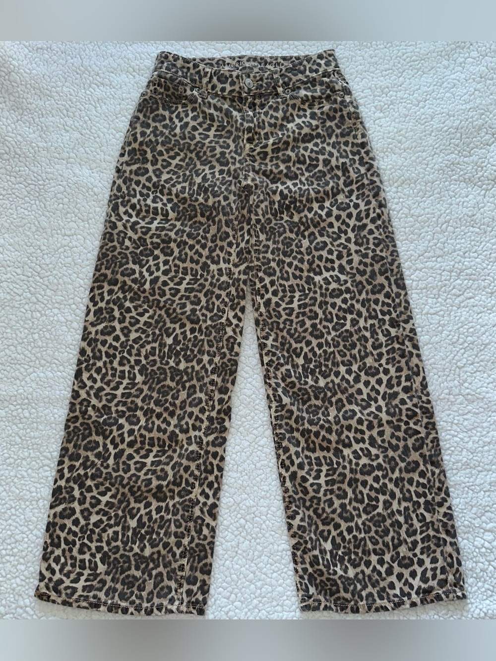 American Eagle Leopard Print baggy low rise wide leg jeans 000 short